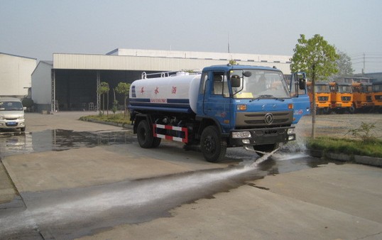 東風(fēng)153<a href=http://www.khfxs.cn/ssc target=_blank class=infotextkey>灑水車</a>測(cè)試圖片