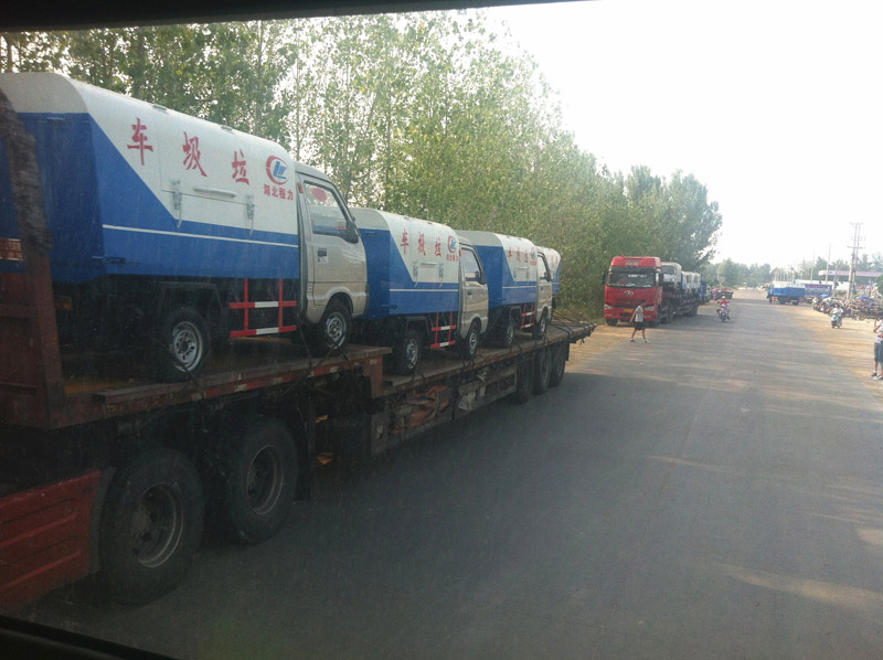圖為準備發車至山西的小型<a href=http://www.khfxs.cn/ljc target=_blank class=infotextkey>垃圾車</a>