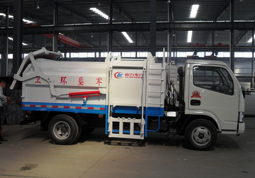 東風銳鈴側裝壓縮式<a  data-cke-saved-href=http://www.dfxqc.com/lajiche/ href=http://www.dfxqc.com/lajiche/ target=_blank class=infotextkey><a href=http://www.khfxs.cn/ljc target=_blank class=infotextkey>垃圾車</a></a>