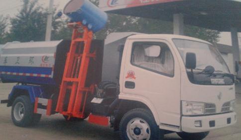 掛桶<a href=http://www.khfxs.cn/ljc target=_blank class=infotextkey>垃圾車</a>裝卸垃圾桶圖片