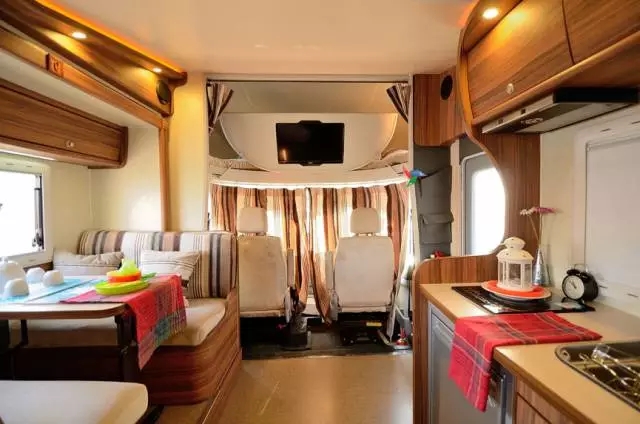 適合國內使用的自行式C型房車 適合國內使用的自行式C型房車