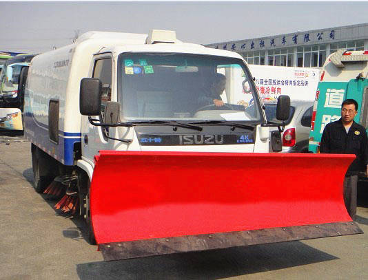 五十鈴鏟雪<a href=http://www.khfxs.cn/saoluche/ target=_blank class=infotextkey>掃路車</a>